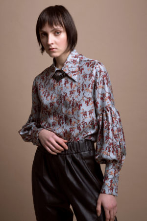 Puff sleeves floral shirt in pure silk