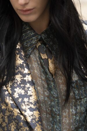 Camicia Classica Silk Chiffon Fantasy Lurex Riga Oro Fondo Carta Da Zucchero